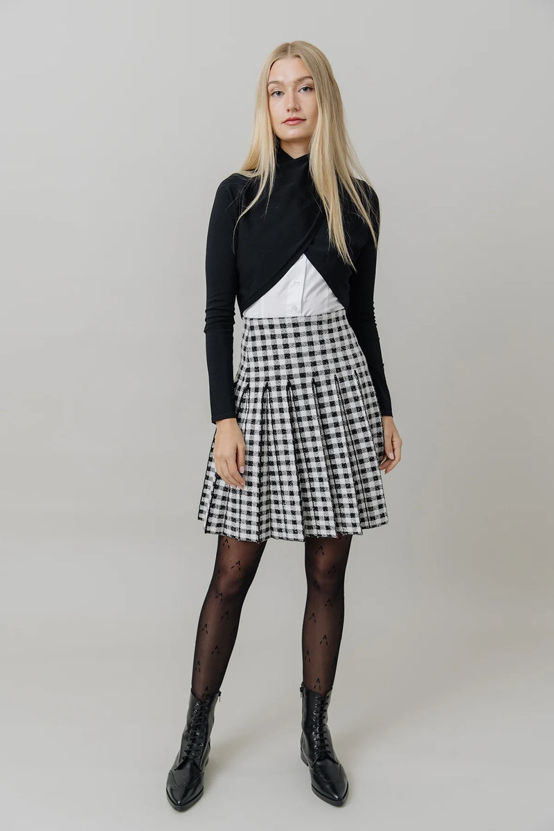 Delta Skirt Black/White 23"
