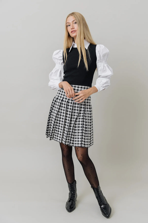 Delta Skirt Black/White 23"